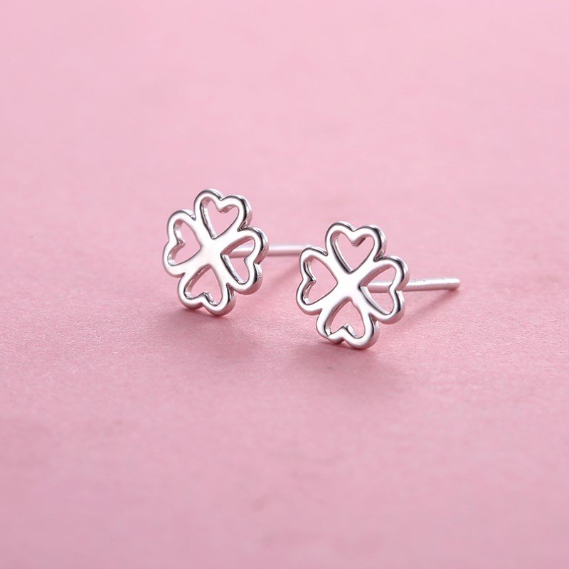 Hollow four-leaf clover silver needle earrings women's day simple temperament ear fitting jewelry earrings Hollow four-leaf clover silver needle earrings women's day simple temperament ear fitting jewelry earrings
