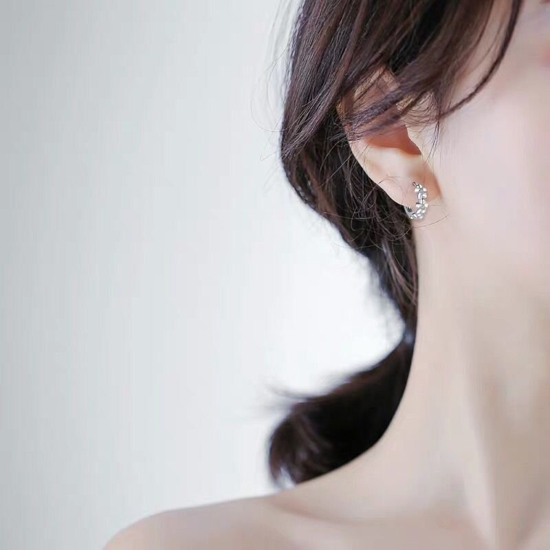 Romantic camellia small earrings Japanese fashion temperament flower earrings diamond earrings