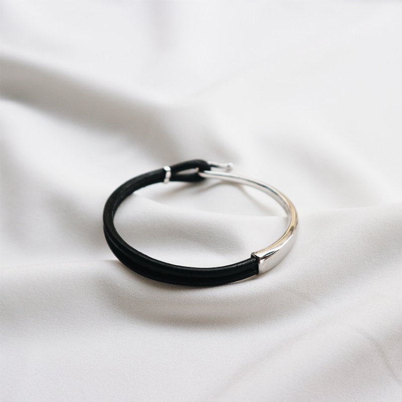 Source manufacturer silver jewelry 925 sterling silver cowhide fashion bracelet bracelet