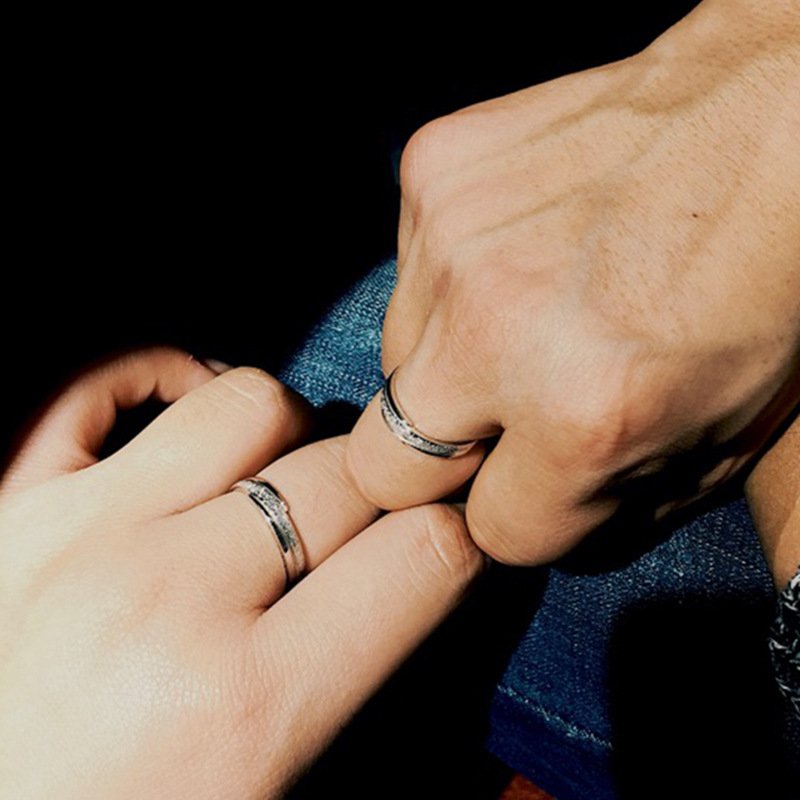 A pair of rings for men and women couples 925 silver closed fine frosted ring simple personality without diamonds