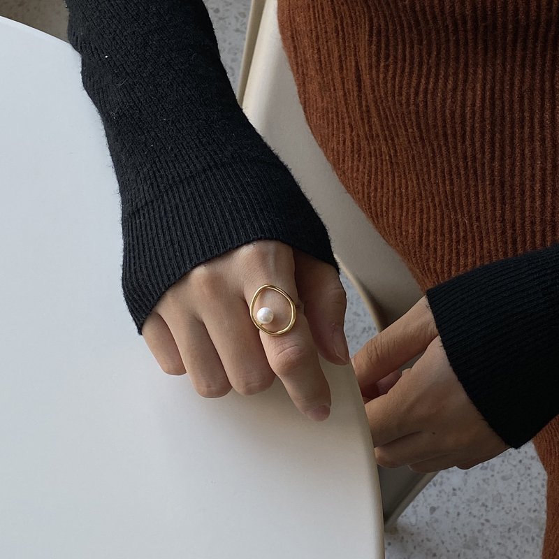 Geometric minimalist 925 sterling silver ring female niche design sense cold wind net celebrity winding shell beads ring